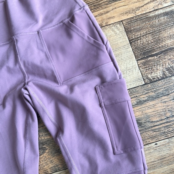 Alo Yoga High-Waist Cargo Legging - Picture 3 of 5
